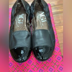 AGL Womens Black Leather Patent Leather Cap Toe flat/Loafers Shoes